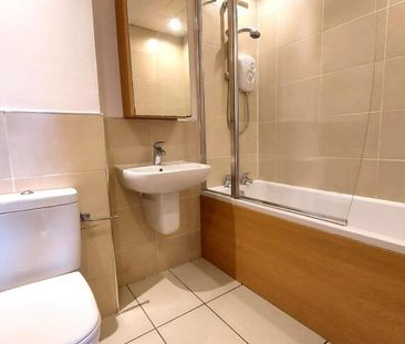 2 bedroom flat to rent - Photo 2