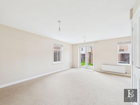 4 bedroom semi-detached house to rent - Photo 2
