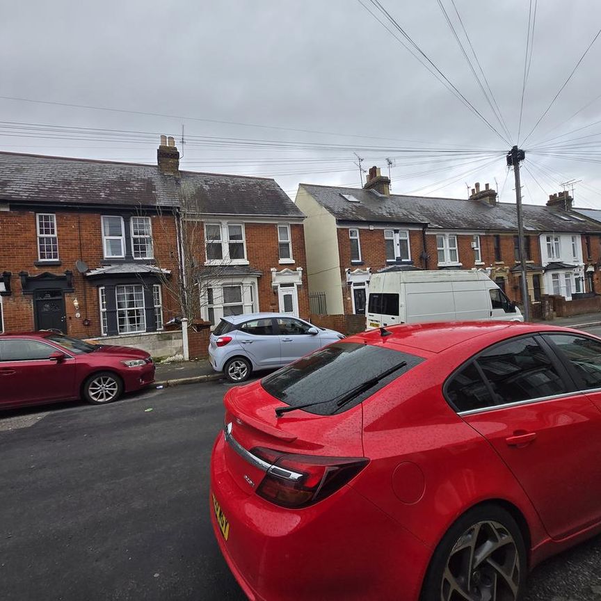 3 bedroom end of terrace house to rent - Photo 1