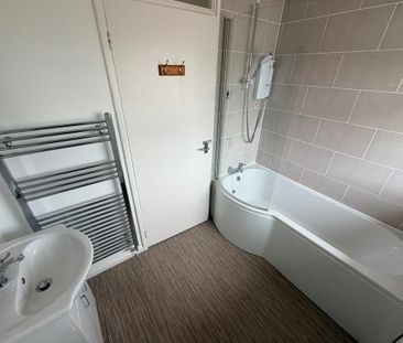 3 bedroom semi-detached house to rent - Photo 6