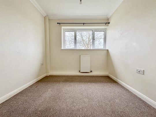 Woodsgate Park, Bexhill-On-Sea, TN39 4DL - Photo 1