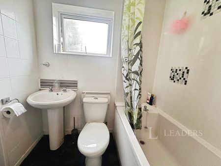 3 bedroom end of terrace to rent Exhall Close, Redditch B98 - Photo 2