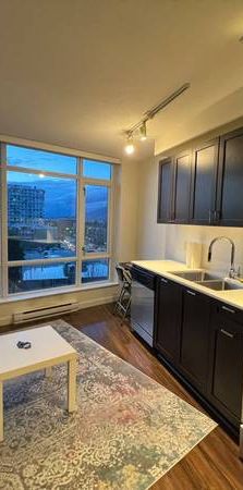 Bright Junior Condo for Rent! Balcony w/Stunning Views & Near Transit - Photo 1