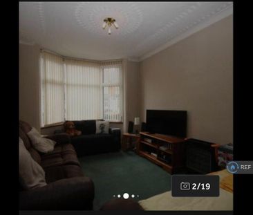 3 bedroom end of terrace house to rent - Photo 2