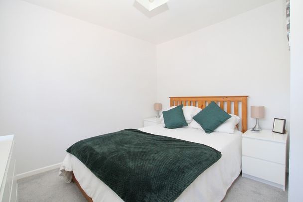 3 Bedroom Terraced House - Photo 1