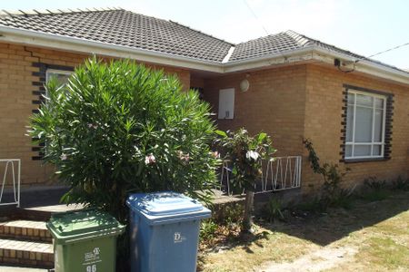 Neat and Tidy 3 Bedroom Family Home - Photo 3