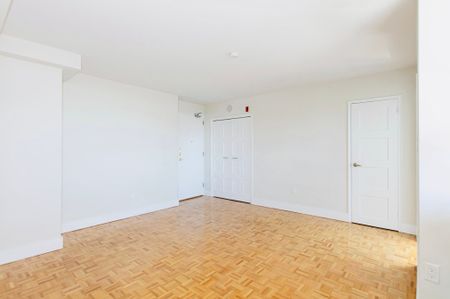 For Lease - 490 Eglinton Avenue Unit# 302, Toronto, Ontario - Photo 2
