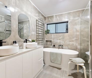 Bright Family Home with large Backyard - Photo 2