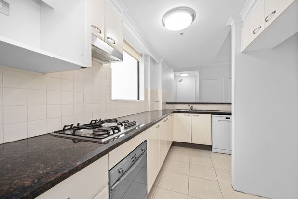 Huge 2 Double Bedroom Apartment with 2 Terraces and Parking - Photo 1