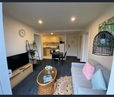 St Kilda Gem - Fully Furnished Modern 2 Bed Apartment with Pool and... - Photo 4