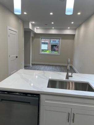 For Lease - 346 Ashland Avenue Unit# FRONT UNIT, London East, Ontario - Photo 1