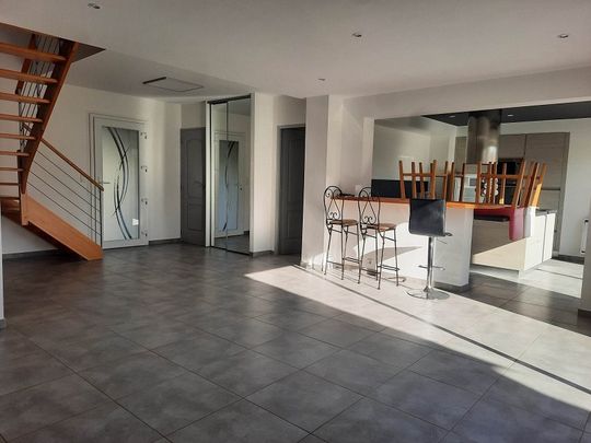 Location Maison 7 pièces 217m² LUNEL 34400 - Photo 1