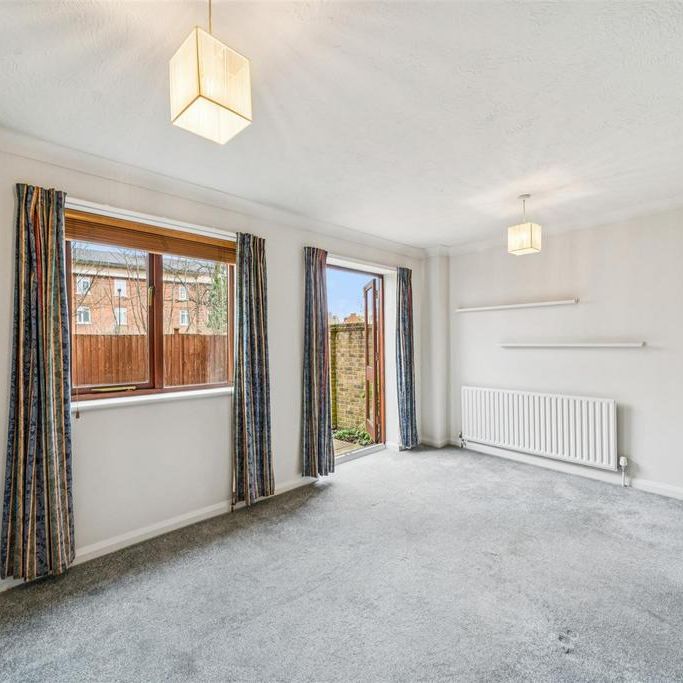 2 bedroom end of terrace house to rent - Photo 1