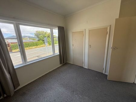 Sunny 2-Bedroom in city-end Karori - Photo 5