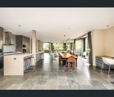 Wide modern residence on cusp of harbour/parkland - Photo 3