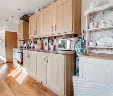 2 bedroom semi-detached house to rent - Photo 2