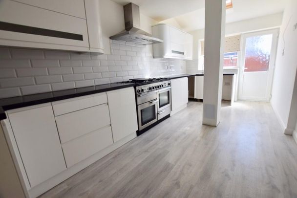 Barrow Close, Coventry - 3 BEDROOM - CLOSE TO UHCW - Photo 1