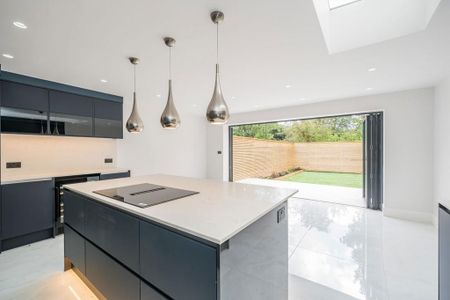 5 bedroom semi-detached house to rent - Photo 5