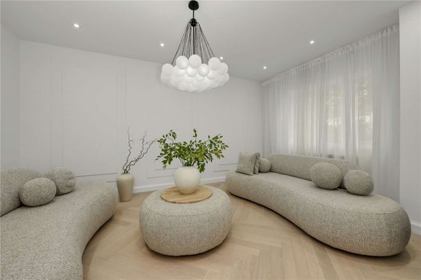 A stylish and contemporary three-bedroom home in the heart of Esher. - Photo 1