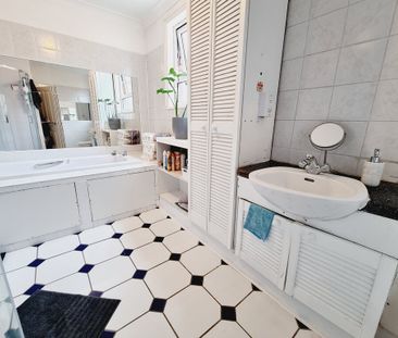 8 Bed Student Accommodation - Photo 3