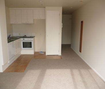 Sunny Meridian Apartment - Photo 2