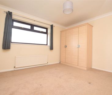 27, Perth Drive, Tingley, Wakefield, West Yorkshire, WF3 1TZ - Photo 4