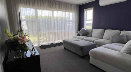 Three bedroom home available for 6 months - Photo 2