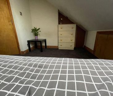 1 bedroom in a house share to rent - Photo 2