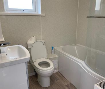 2 bedroom semi-detached house to rent - Photo 6