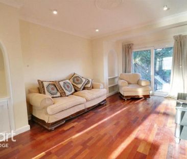 1 bedroom in a house share to rent - Photo 1