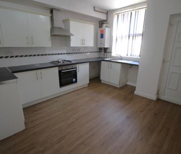 2 bedroom terraced house to rent - Photo 4