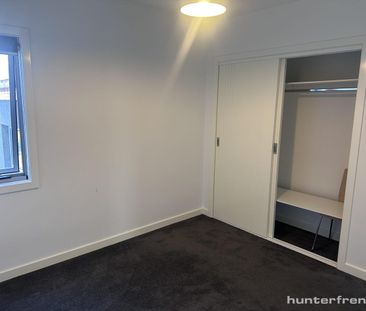 MODERN LIVING IN PRIME LOCATION - Photo 4