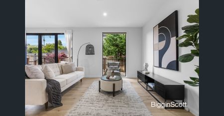 Four Bedroom Townhouse in Prime Glen Waverley Location - Photo 2