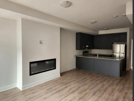 4 bedroom townhouse Oshawa - Photo 2