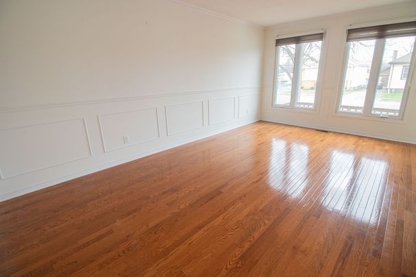 **ALL INCLUSIVE** BEAUTIFUL MAIN UNIT IN WELLAND!!! - Photo 1