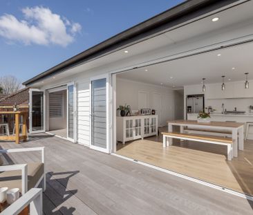 Newly fully renovated and reclad two-story family home - Photo 6