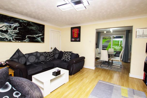 3 bedroom House To Let Total Size: 1012 SQ FT - Photo 1