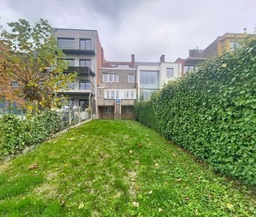 Vernieuwde woning met zonnepanelen, 4 kamers en bureau - Photo 1