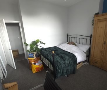 2 Bed - Flat 5, 35 Richmond Road, Headingley, Leeds - LS6 1BX - Student/Professional - Photo 1