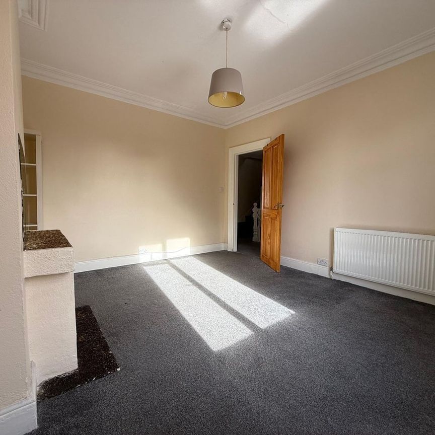 4 Bed Flat, Cameron Road, CR0 - Photo 1