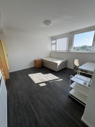 4 bedroom terraced house to rent - Photo 2