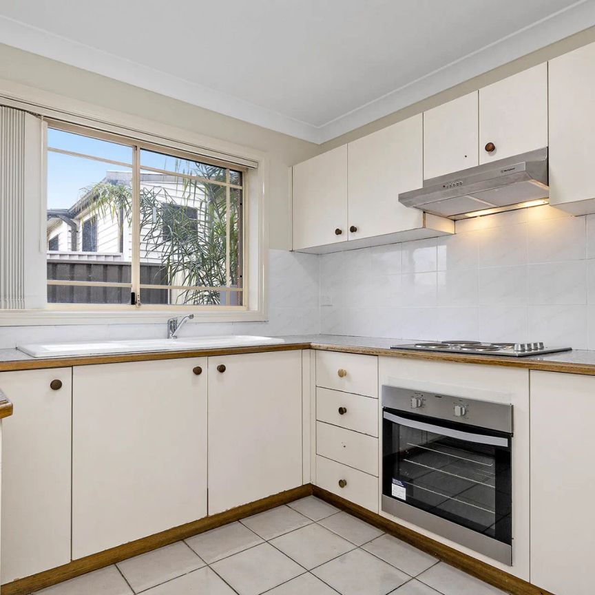 Immaculate 3 bedroom townhouse - Photo 1