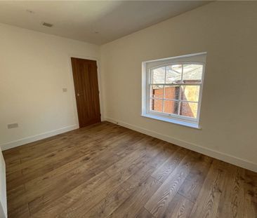A lovely modern one bedroom flat close to the train station and cit... - Photo 4