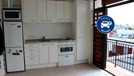 One Bedroom Apartment with City Views - Photo 2