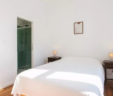 Room in a shared 7-bedroom apartment for rent in Lisbon - Foto 5