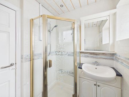 2 bedroom semi-detached bungalow to rent - Photo 5