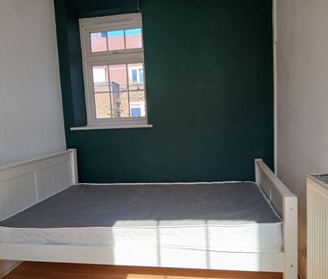 Room in a Shared Flat, Newton House, SW8 - Photo 2