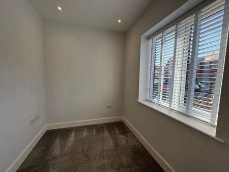 3 bedroom semi-detached house to rent - Photo 4