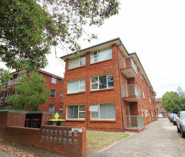 Modern 2 Bedroom Unit in a quiet location - Photo 1