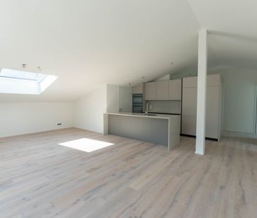 Helle, neue luxuriöse 3½ Zimmer Wohnung (E7) im DG mit grossem Balkon - Photo 2